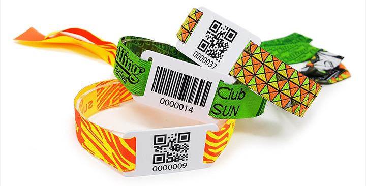 Armband med QR-kod eller streckkod