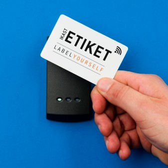 Billiga plastkort med RFID- eller NFC-taggar