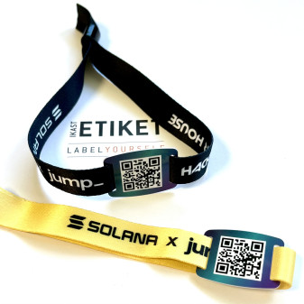 Festivalarmband med QR-kod eller streckkod