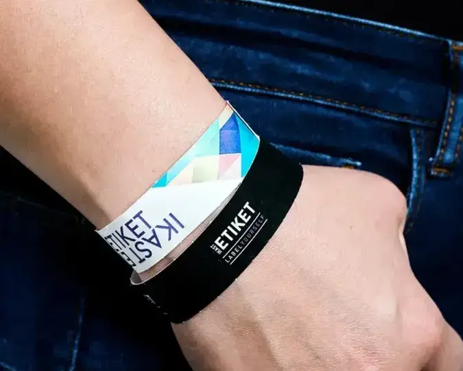 Pappersarmband med färgtryck