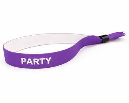 Purpurfärgade festivalarmband