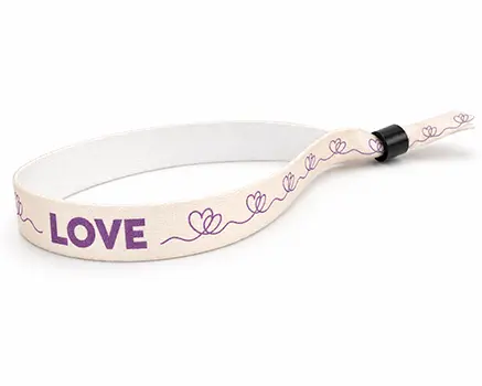Festivalarmband med lila hjärtan