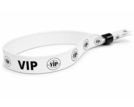 VIP festivalarmband med svart text