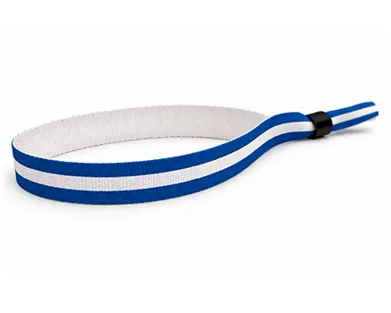 Festivalarmband med blå och vita ränder – Finland